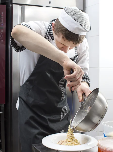 Chef preparing food in the kitchen — Stock Photo, Image