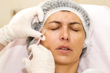 kozmetik tedavisi botox enjeksiyonu ile