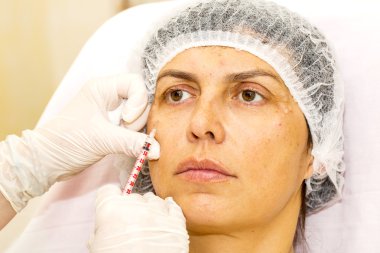 kozmetik tedavisi botox enjeksiyonu ile