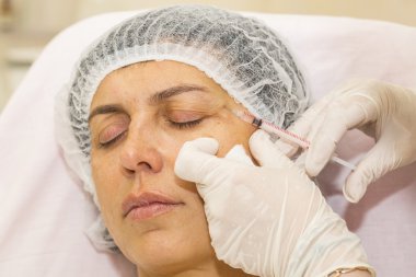 kozmetik tedavisi botox enjeksiyonu ile