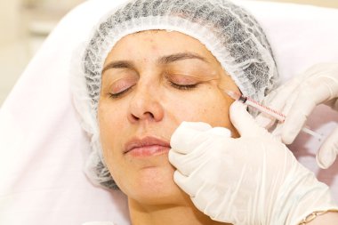 kozmetik tedavisi botox enjeksiyonu ile