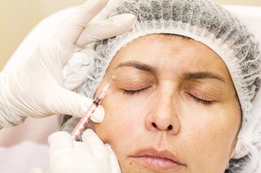 kozmetik tedavisi botox enjeksiyonu ile