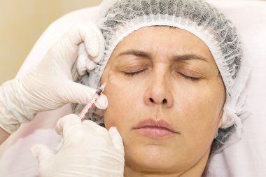 kozmetik tedavisi botox enjeksiyonu ile