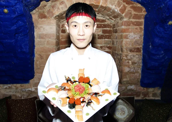 Japanese chef preparing a meal — Stock Photo, Image