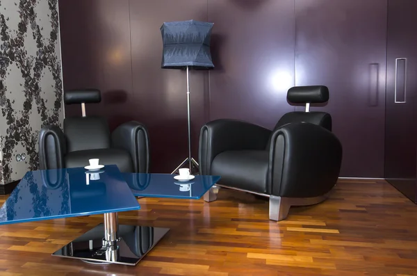 Twee comfortabele lounge stoelen — Stockfoto