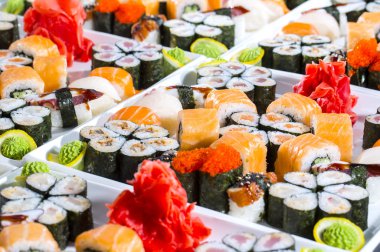 sushi lezzetli deniz ürünleri