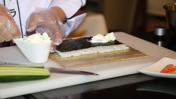 Chef preparando una comida — Vídeo de stock