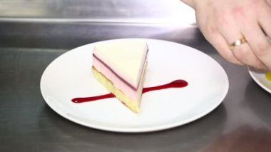 mutfakta yemek pasta