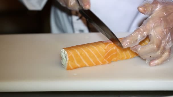 Japanse chef-kok een maaltijd bereiden — Stockvideo