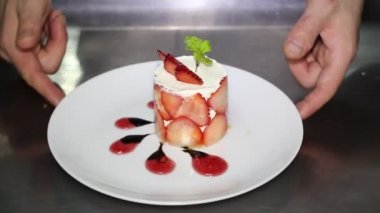 mutfakta yemek pasta