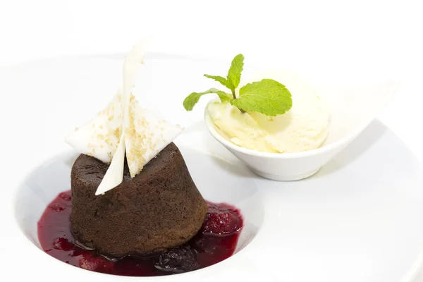 Sobremesas de chocolate cremosas e sorvete — Fotografia de Stock