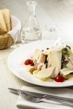 keçi peyniri ve sebze salatası