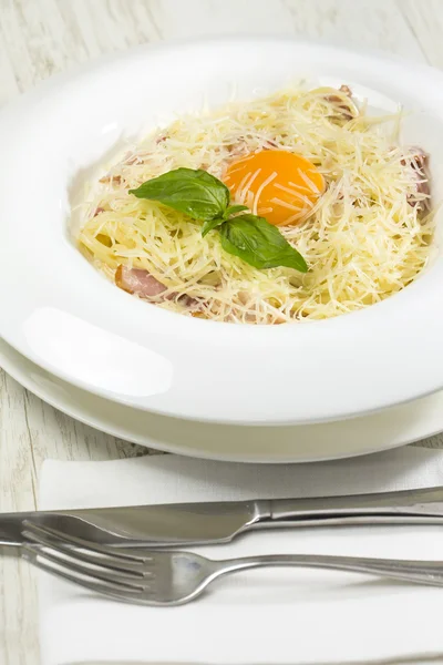 Spaghetti with cheese and egg — Stock Photo, Image