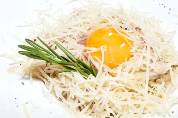 Spagetti med ost och ägg — Stockfoto
