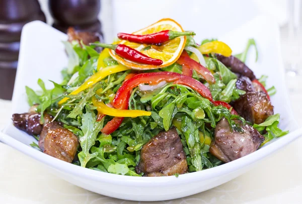 Rabbit liver salad with arugula — Stock Photo, Image