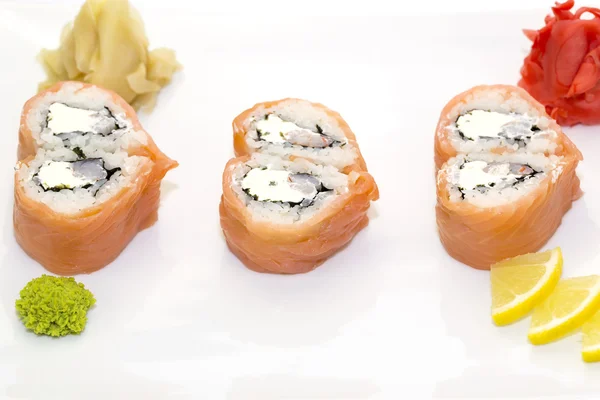 Sushi con mariscos y verduras —  Fotos de Stock