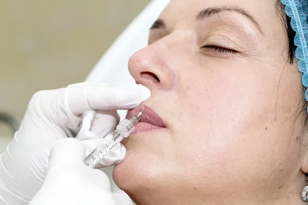 Tratamento cosmético com injeção de botox — Fotografia de Stock