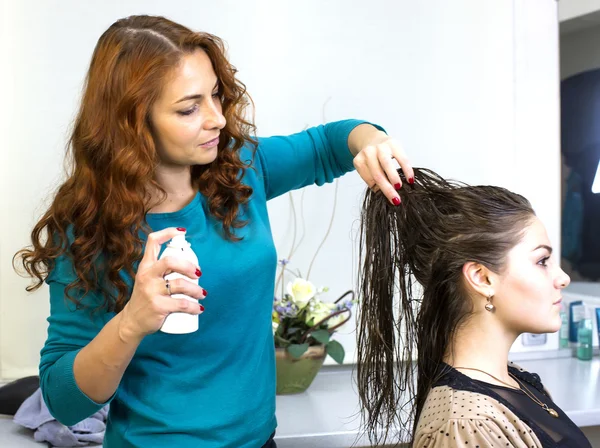 Mujer en una belleza —  Fotos de Stock