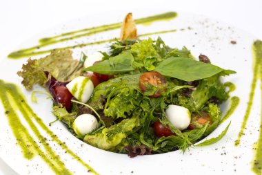 peynir domates ve yeşillik salatası