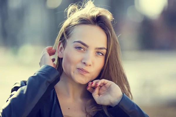 Ragazza nel parco — Foto Stock