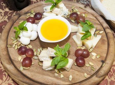 prato de queijo, com vários tipos de queijo