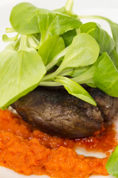 Baked meat in a sauce of peppers and tomatoes — Stock Photo, Image