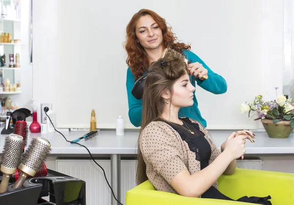 Woman in a beauty salon — Stock Photo, Image