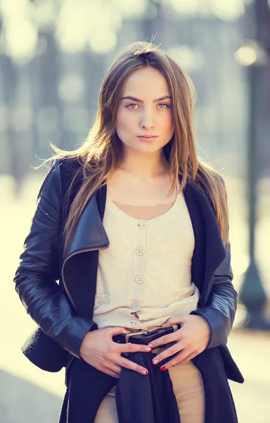 Girl in the park — Stock Photo, Image