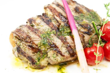 biftek sosu ve yeşillik