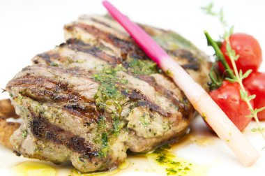 biftek sosu ve yeşillik