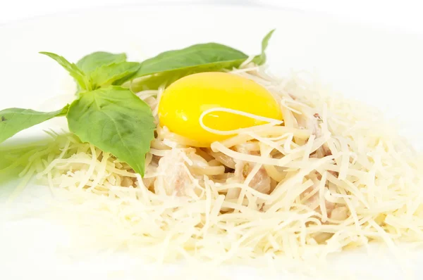 Espaguete com ovo e queijo — Fotografia de Stock
