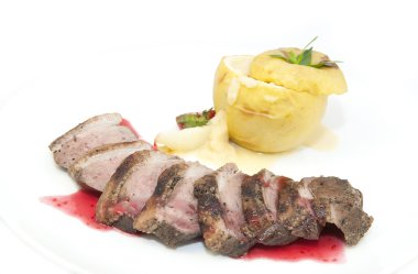 kızartma kaz meme elma sosu ile