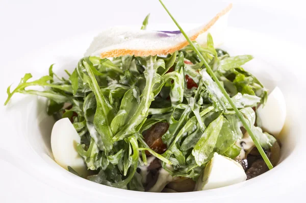 Salada com ovos e legumes — Fotografia de Stock