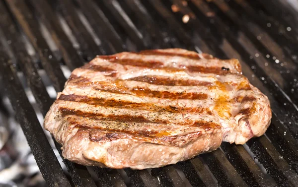 Cooking beef steak — Stock Photo, Image