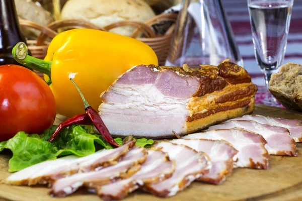 Ham op tafel — Stockfoto