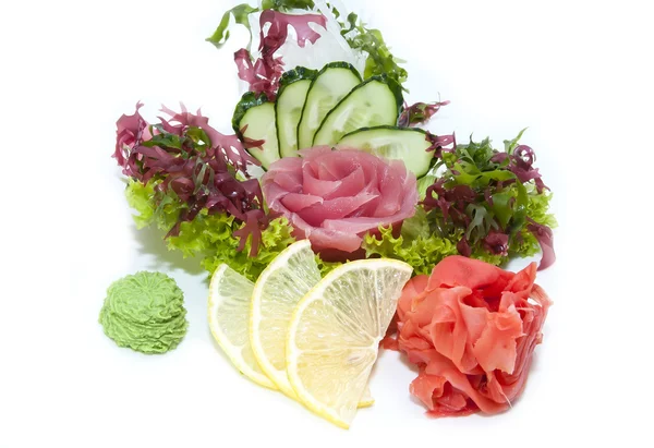 Sashimi cocina japonesa con verduras y pescado —  Fotos de Stock
