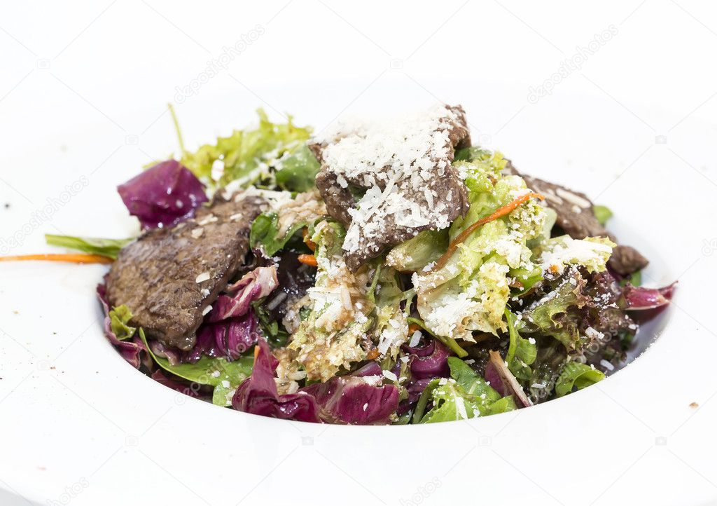 Warm salad of beef and vegetables