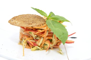 sebze salatası soğan süsler