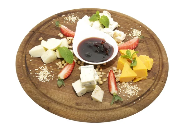 Placa de queso con varios tipos de queso — Foto de Stock