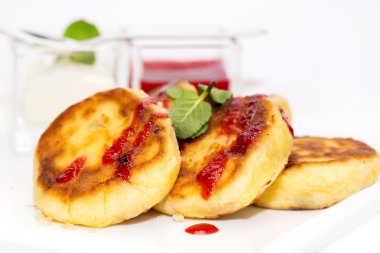 ekşi krema ve reçel ile Cheesecakes