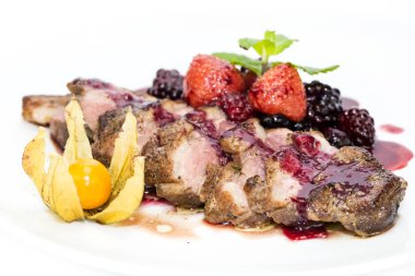 Pekin ördeği berry sos ile