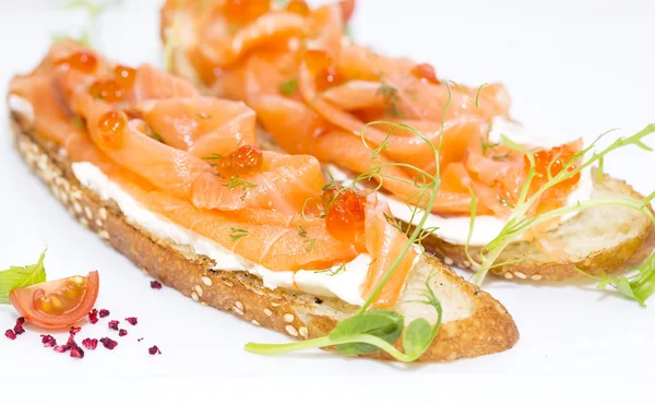Sandwiches with salmon caviar — Stock Photo, Image