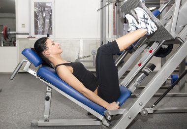 spor için genç kız gider