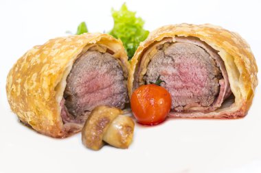 Beef in pastry with salad
