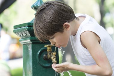 Çocuk bir yaz niteliğine