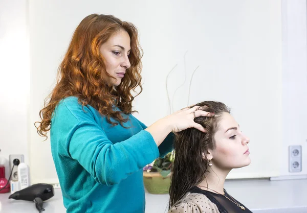 Vrouw in een schoonheidssalon — Stockfoto