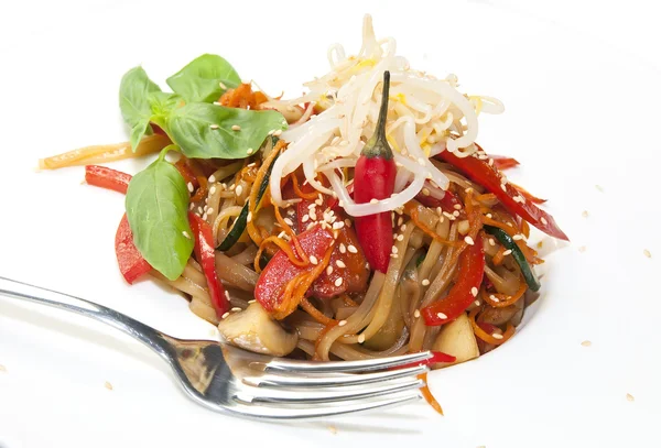 Rijst spaghetti met groenten — Stockfoto