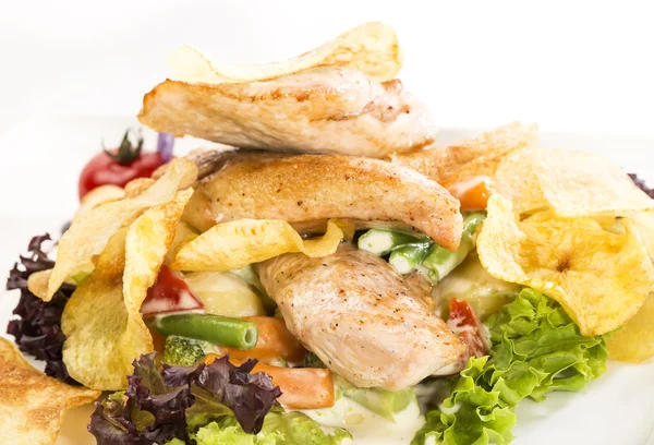 Salade avec poulet et pommes de terre — Photo