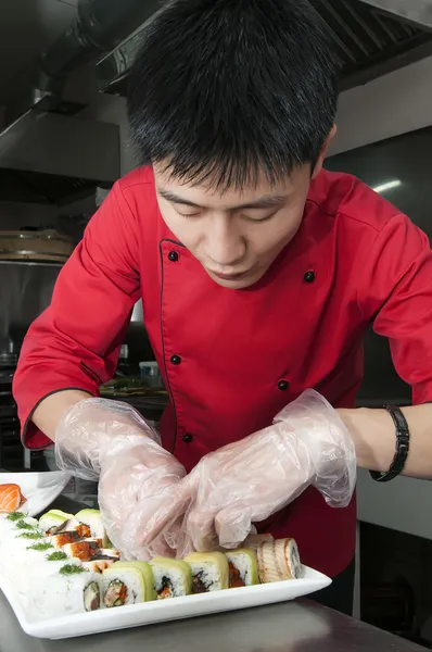 Chef japonais préparant un repas — Photo