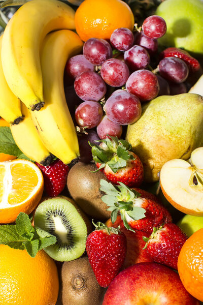 Свежие фрукты ягоды, банан
